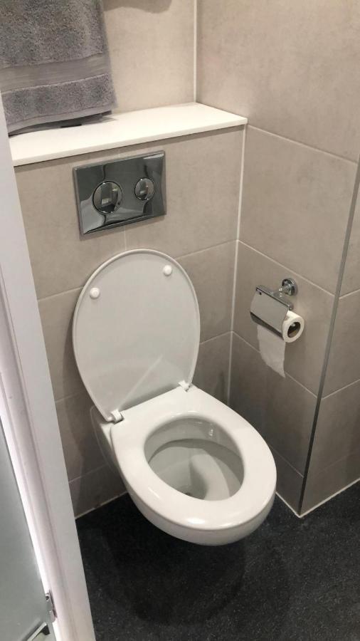 Modern Studios, Newcastle Under Lyme - Sk Екстер'єр фото